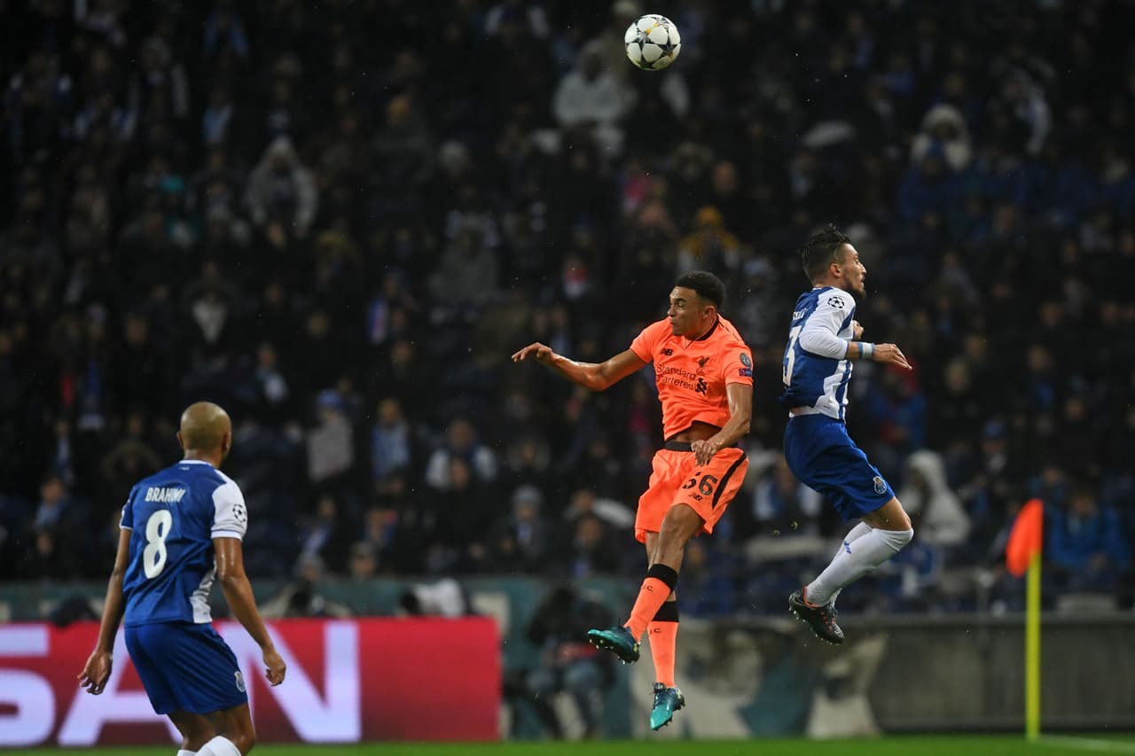 A punta de orgullo propio, Porto se acercó al arco del equipo inglés pero nunca fue suficientemente claro.
