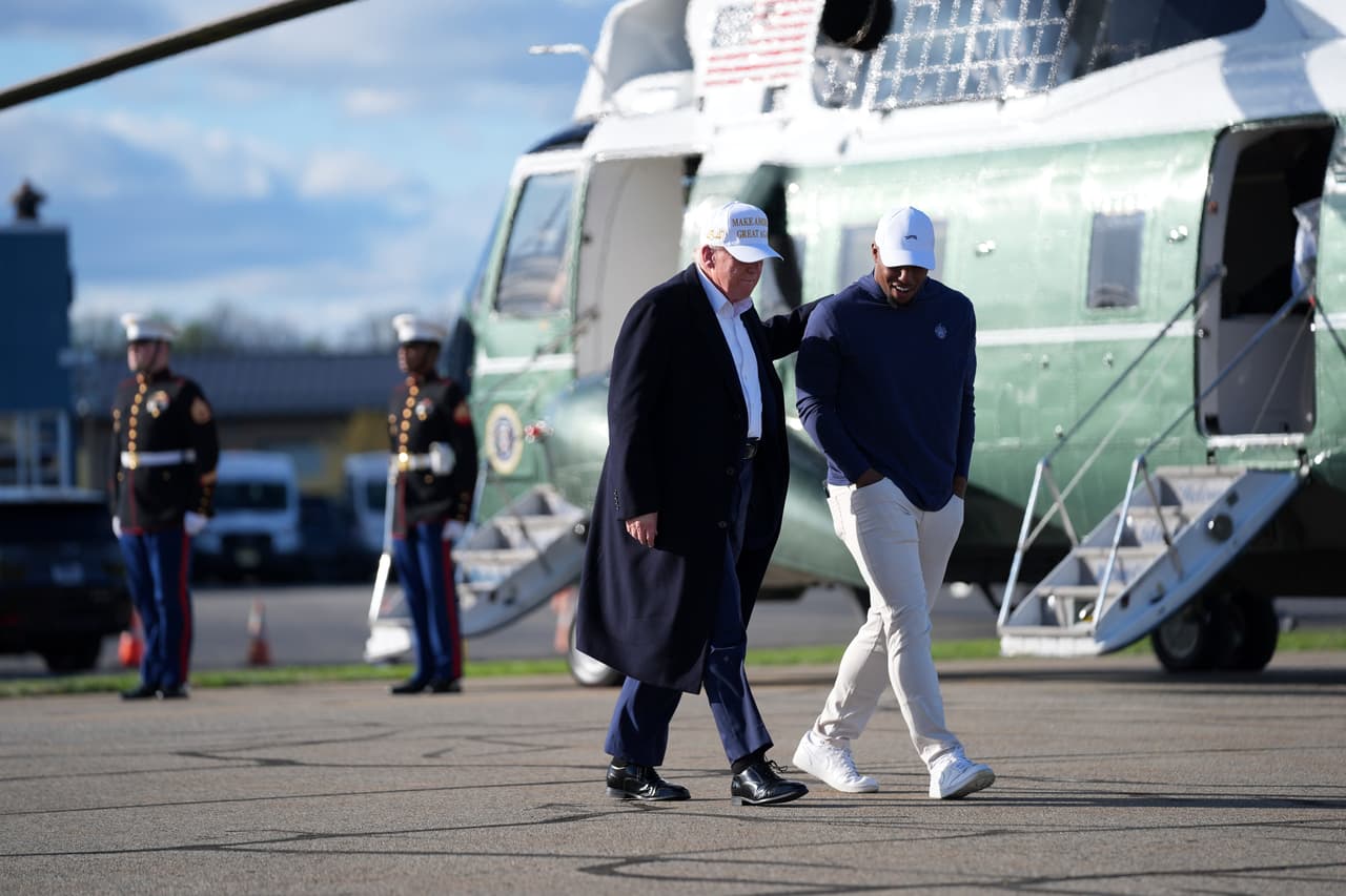 "Le encantó", dijo Trump sobre el breve vuelo de Barkley en el avión presidencial. "Es un joven genial y un jugador de fútbol americano increíble. Saquon tuvo una temporada memorable, corriendo detrás de la línea ofensiva más poderosa de la NFL", dijo Trump.