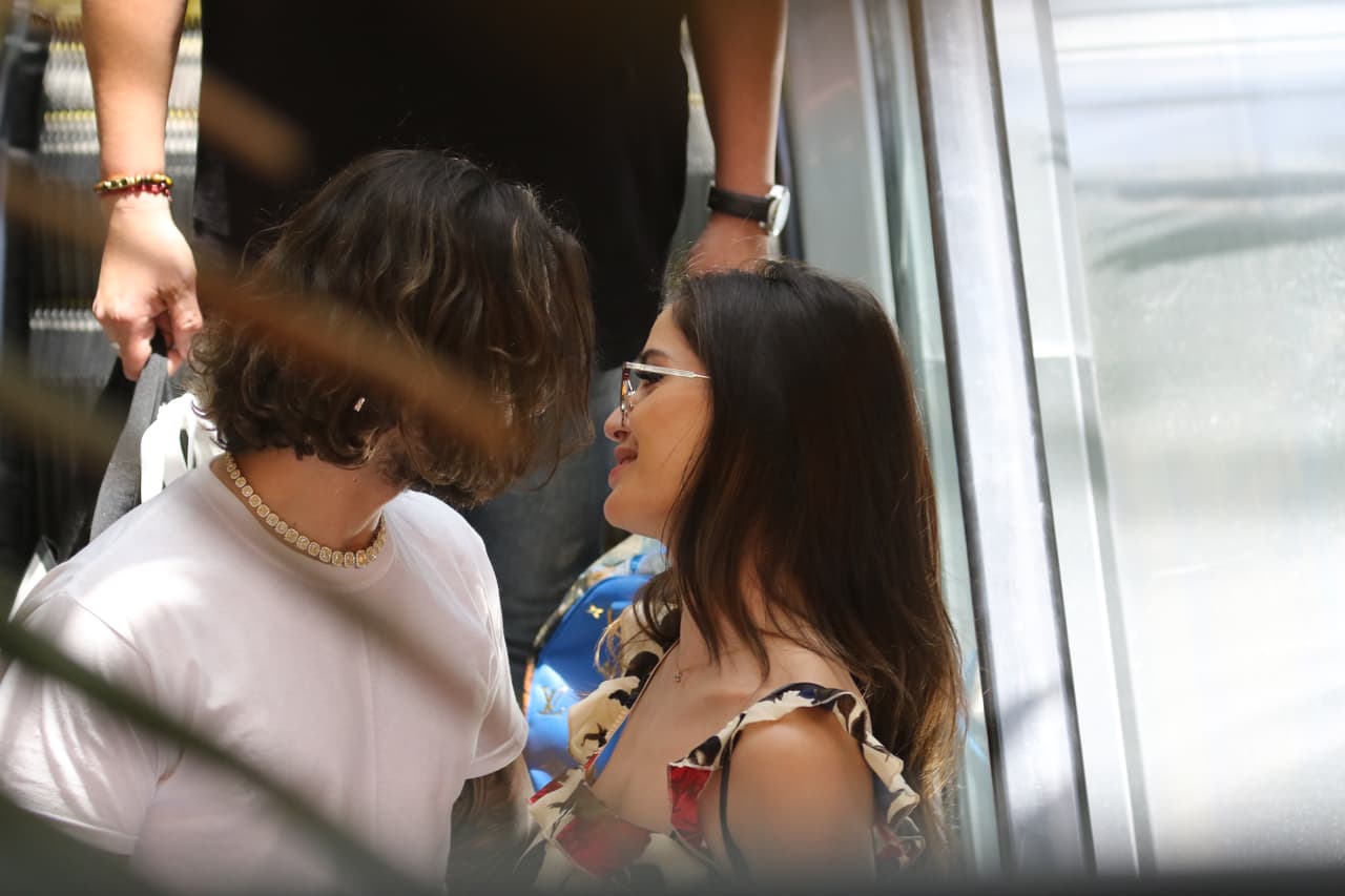 La pareja visitó el centro comercial de
<b><a href="https://www.balharbourshops.com/">Bal Harbour</a></b>, en Miami.