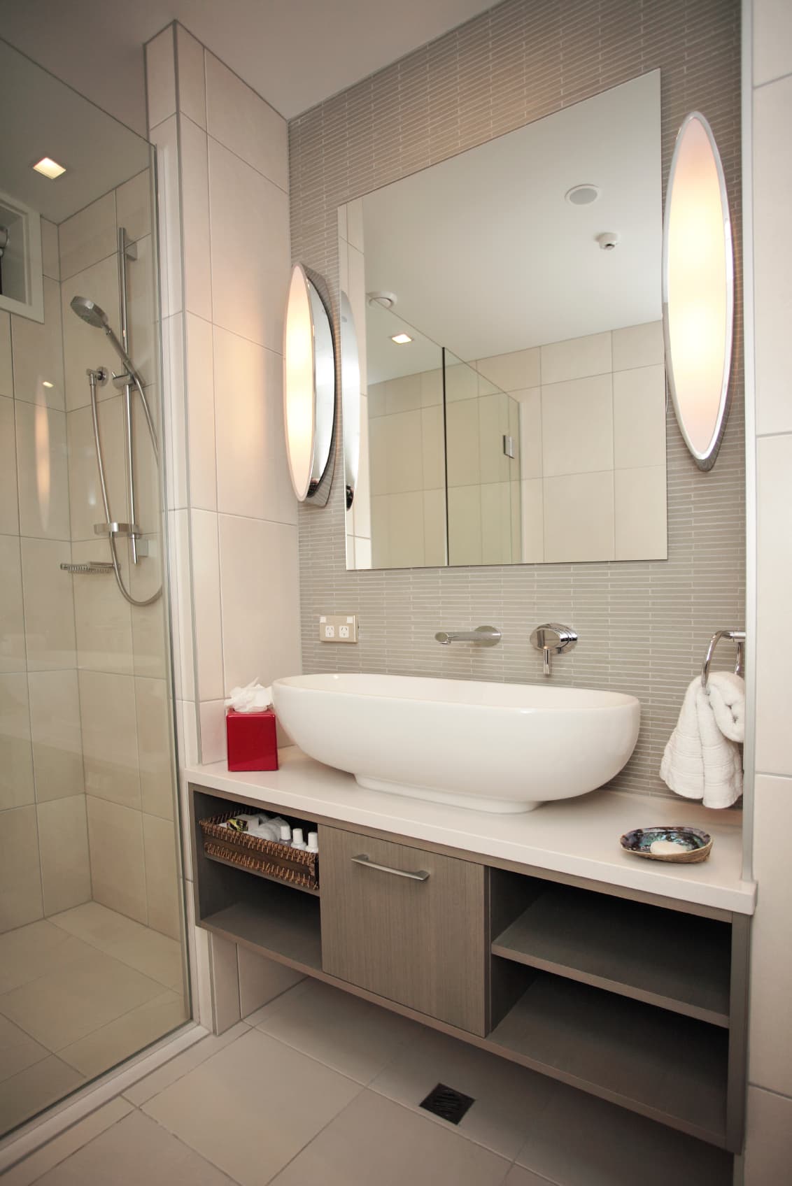 Los materiales. De qué esté hecho el lavabo, no solo es importante desde un punto de vista estético. Los materiales desempeñan un papel esencial en la durabilidad y facilidad de mantenimiento del lavabo. Algunos de ellos son…