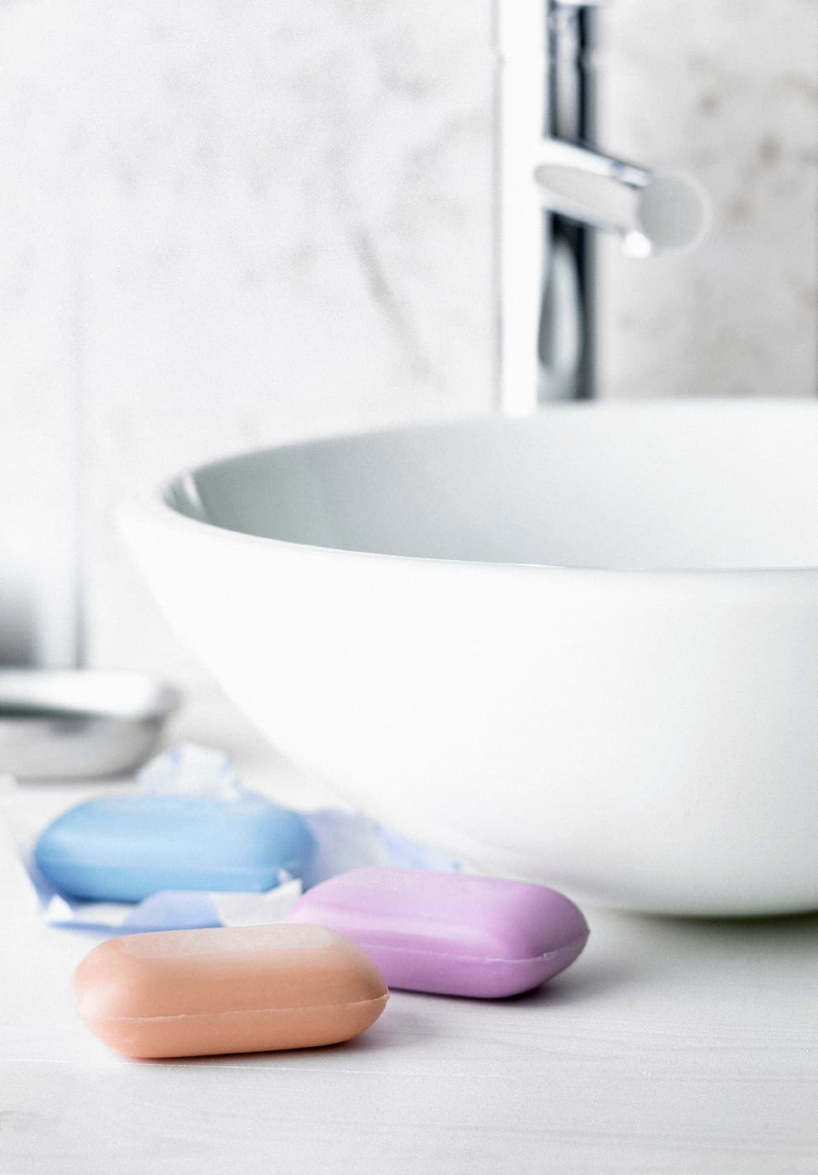 Porcelana vitrificada. Este tipo de material también es muy resistente y duradero, y aparte es fácil de limpiar. Eso sí: puede arruinarse si sufre algún golpe fuerte.