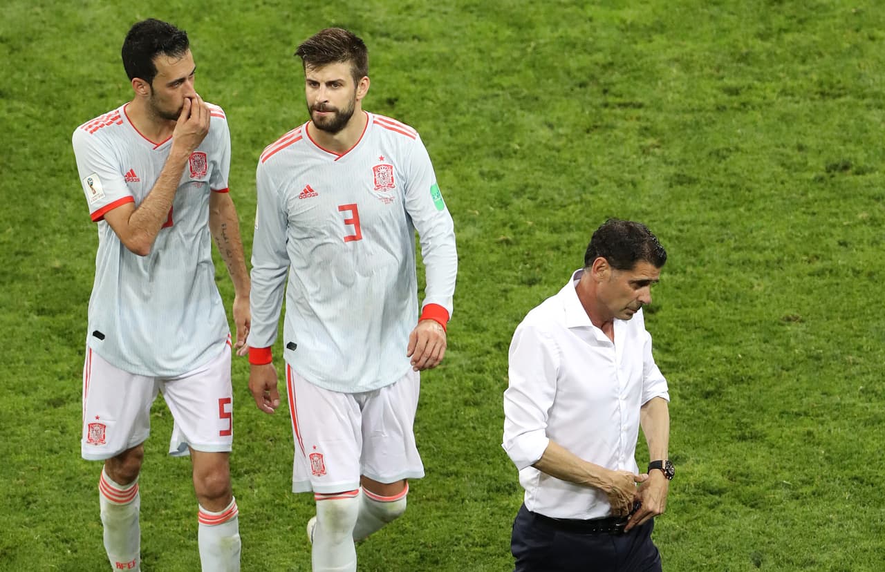 Un amargo empate a tres goles quedó como saldo del debut de Fernando Hierro como técnico de España.