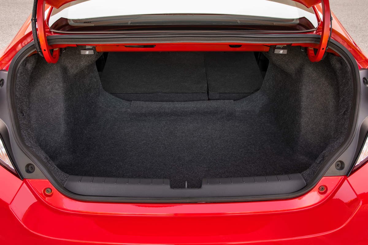 El maletero es lo suficientemente espacioso (11.9 pies cúbicos) para transportar las compras del supermercado o bien un juego de maletas.