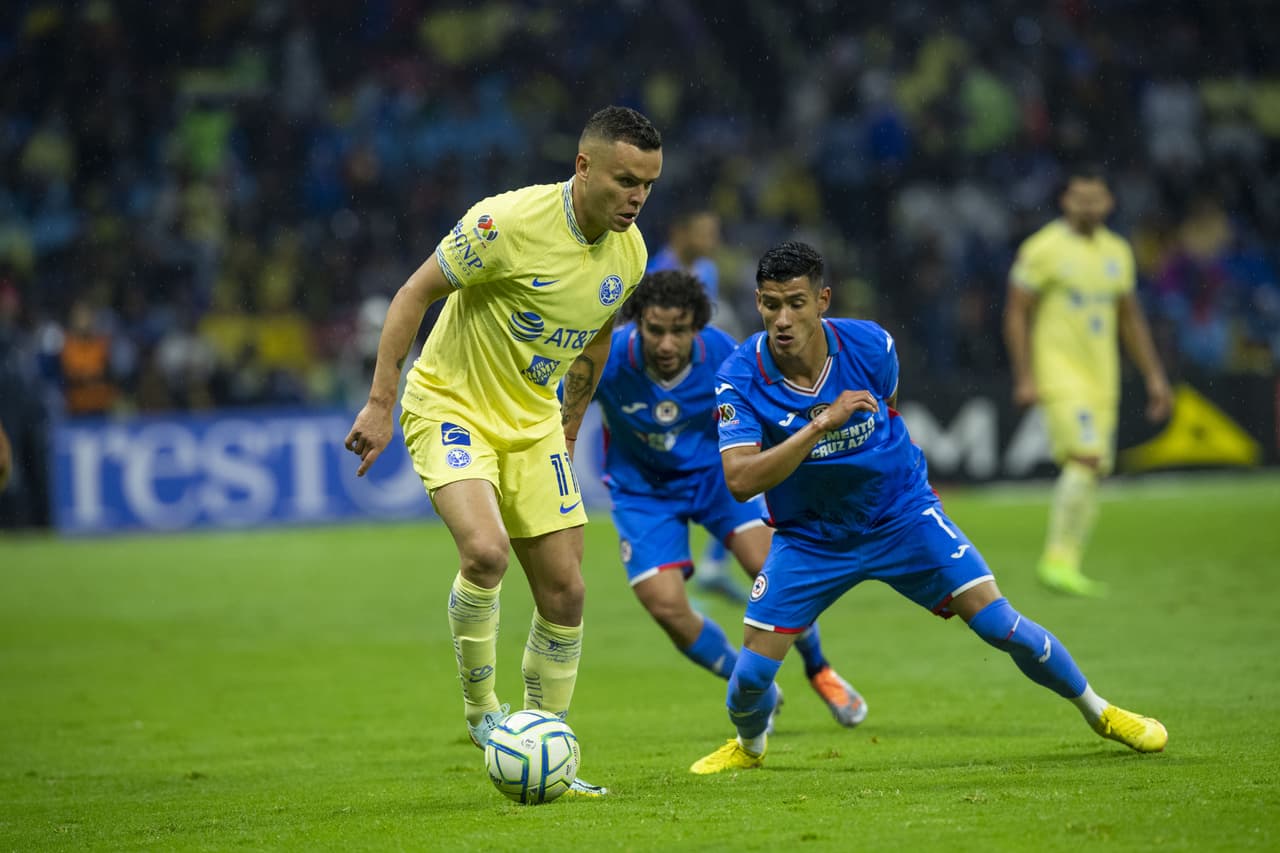 Las Águilas del 'Tano' Ortíz se dieron un festín en la cancha del Estadio Azteca luego de golear 7-0, con siete anotadores diferentes, a un Cruz Azul que está muy cerca del abismo y con un DT que tiene las horas contadas.