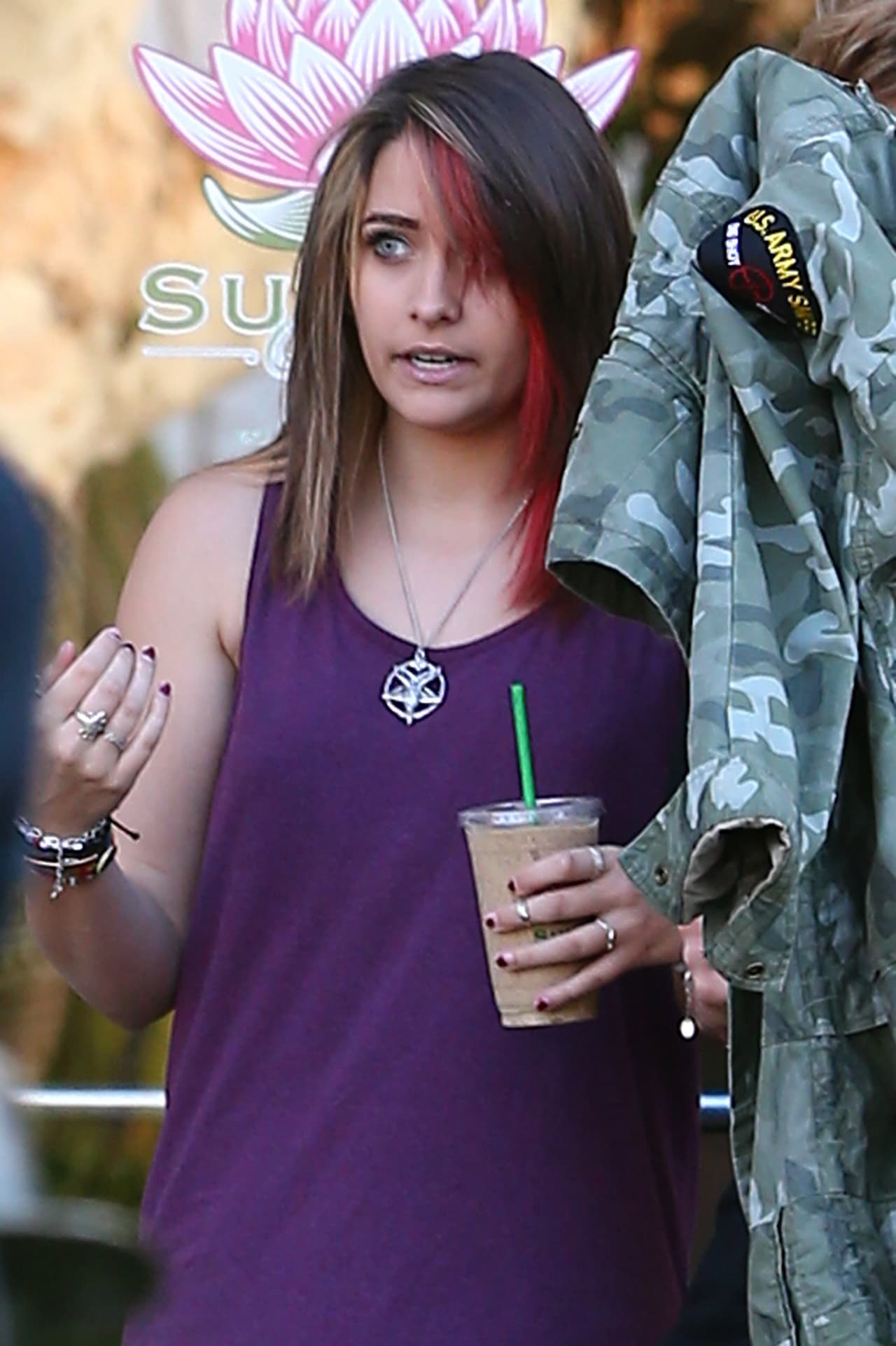 Paris ha pasado por etapas muy difíciles, pero ha logrado salir adelante gracias a su familia.