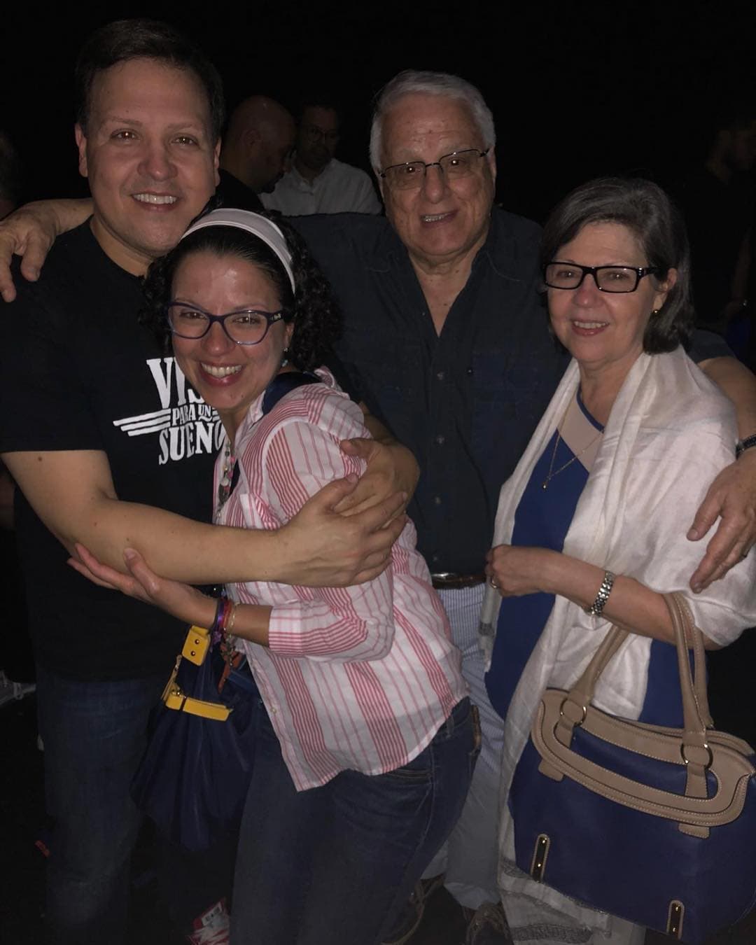 La hermana del conductor venezolano siempre estará pendiente de la felicidad de su madre, sobre todo ahora que la cabeza de la familia falta, y pronto la veremos junto a sus hijos, su madre y su hermano disfrutando tiempo con el perrito.
<br>