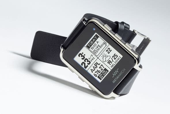 METAWATCH FRAME " El Meta está diseñado por Frank Nuovo, conocido por haber trabajado en Vertu y Nokia. Está fabricado con carcasa de metal y correa de piel. Es más cómodo de usar que muchos relojes convencionales y hay una gran variedad de correas disponible.