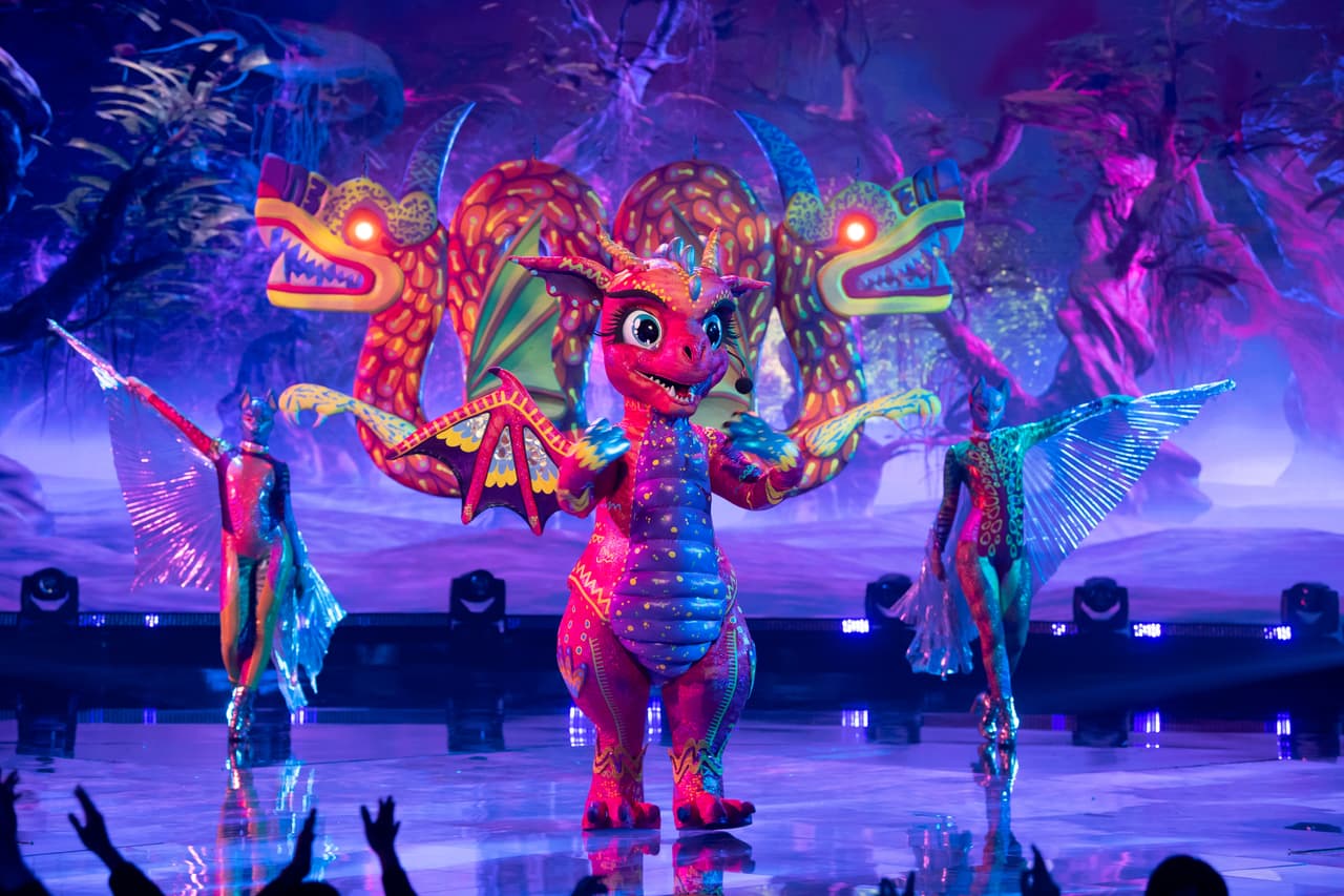 El segundo enfrentamiento de la noche comenzó con Alebrije, quien interpretó 'La Bachata' con un gran ritmo y energía.
<br>
