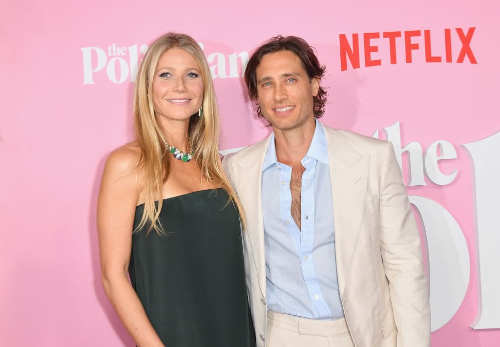 Tras el divorcio, Gwyneth Paltrow 
<b><a href="https://www.univision.com/entretenimiento/chismes/gwyneth-paltrow-se-muda-con-su-novio-brad-falchuk" target="_blank">se casó con el productor Brad Falchuk</a></b>. "Pude encontrar al hombre más increíble y construir algo que nunca antes había tenido", le dijo a Anna Faris. 
<br>