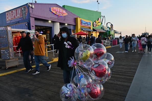La tasa de Santa Mónica es de seis delitos violentos y 42,6 delitos contra la propiedad por cada 1,000 habitantes.