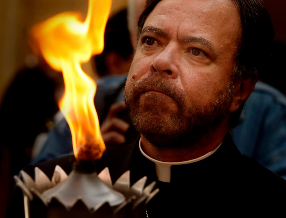 El Papa acepta renuncia del obispo auxiliar de Los Ángeles por acusaciones de "conducta indebida con un menor"