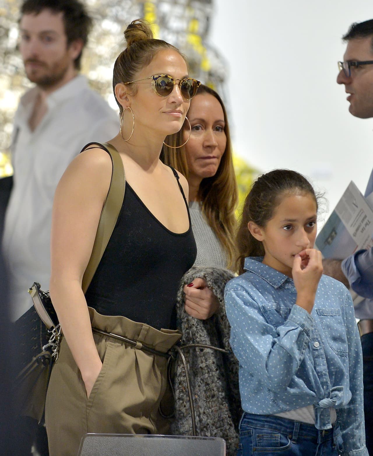 Después ironizó y puso de ejemplo a grandes estrellas de la música y madres de familia como Madonna, Thalía y hasta Jennifer López.
<br>
<br>