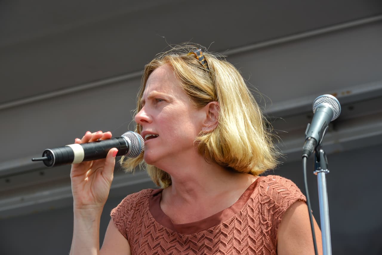 "La víctima se enfermó, pero afortunadamente no murió", dijo Katz en un comunicado de prensa.