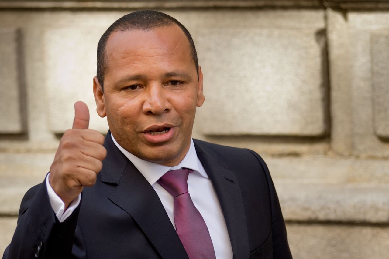 En medio del escándalo, Neymar Da Silva Santos –padre del jugador y representante– también era señalado por la justicia. Siempre fue un problema para la directiva del Barcelona.