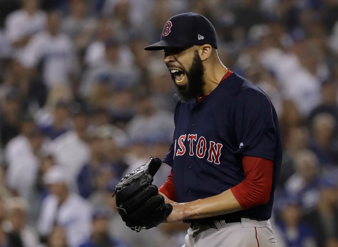 Una sólida apertura de David Price, anotándose su segundo triunfo en el Clásico de Otoño, y bateo oportuno de Steve Pearce, los Boston Red Sox ganaron 5-1 a los Dodgers para coronarse campeones.
