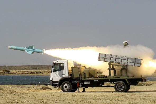 Los países árabes del Golfo siguen con inquietud la tensión creciente entre Irán y Estados Unidos y están comprando armas para no verse desprevenidos ante un eventual conflicto, según analistas, citados por la agencia AFP.