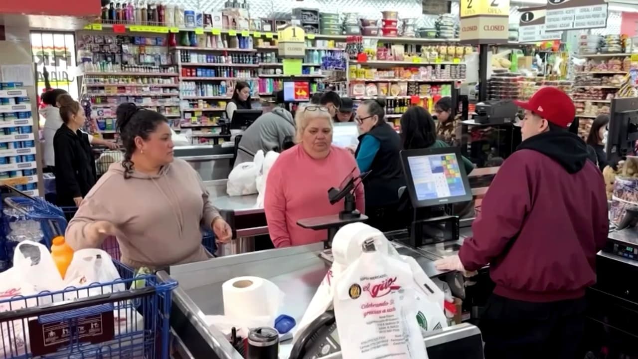 Madres en EEUU dejan de comer por sus hijos: La dura realidad del hambre en hogares