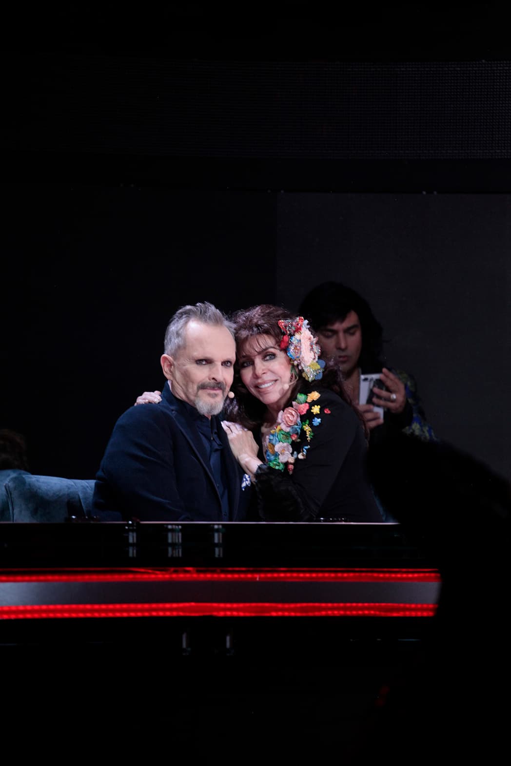 Verónica Castro y Miguel Bosé son amigos desde hace muchos años y ahora han coincidido en este proyecto de Pequeños Gigantes.