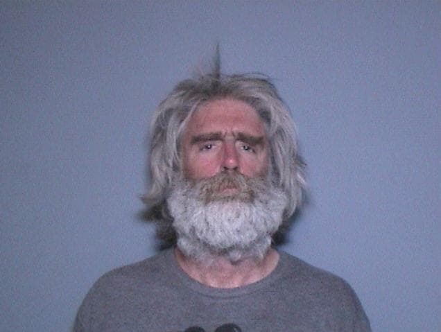 <b>James Franklin Bowling - 50</b>
<br>
<b>Última dirección conocida:</b> Orange
<br>
<b>Historial criminal:</b> conducta lasciva en un lugar público, condenas repetidas por no registrarse como delincuente sexual, condenas reiteradas por delincuencia sexual en escuelas, posesión de sustancias controladas y parafernalia.
<br>
<b>Dos violaciones de libertad condicional desde febrero de 2020</b>.
<br>Liberado el 4/9/2020 después de cumplir 14 días de crédito en una violación de libertad condicional, por no cargar el monitor GPS, a pesar de que la sentencia mínima es de 180 días. Se le ordenó presentarse en libertad condicional. Hasta la fecha no se reporta.