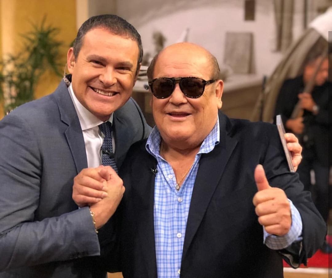 Leo Dan le hizo recordar a Alan Tacher momentos de su infancia con su padre: “La música tiene el poder de transportarte a lugares mágicos”, redactó Alan al pie de la foto con el cantante argentino a quien agradeció por sus canciones que le hicieron revivir épocas felices.
<br>
