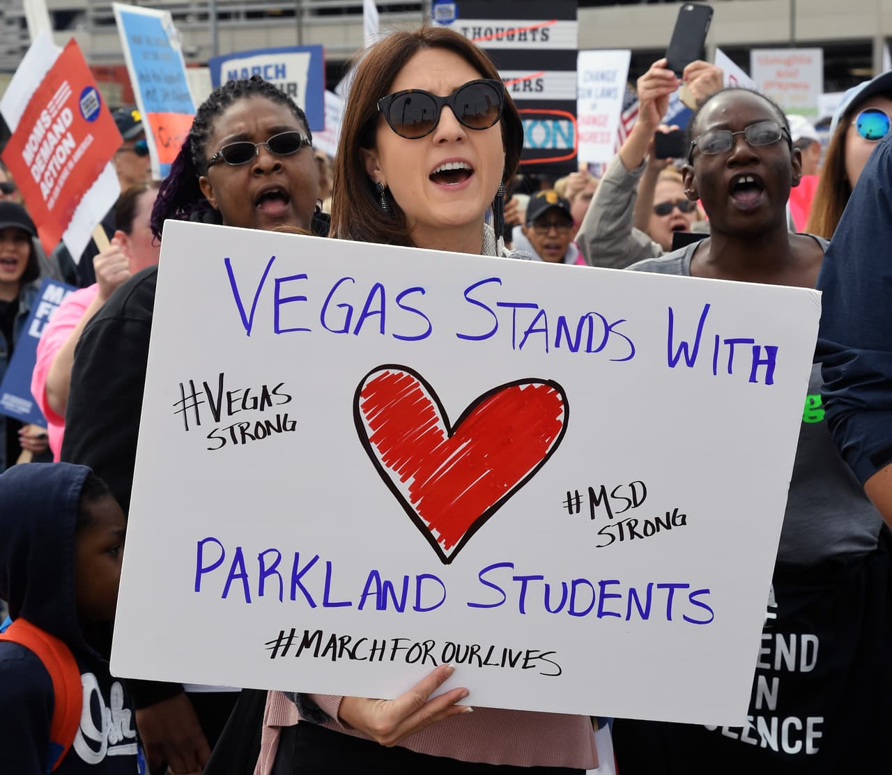 <b>Las Vegas, Nevada. </b>“Las Vegas de pie con los estudiantes de Parkland”, se lee en el cartel de la manifestate.