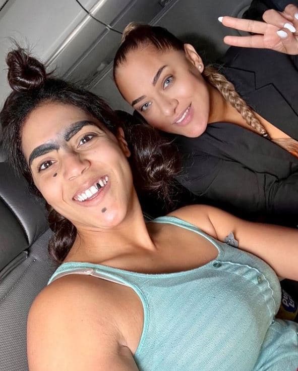 Por su parte, la productora de Despierta América, Tania Orduña, estuvo junto a Francisca, o mejor dicho Mela la Melaza, en el vuelo.