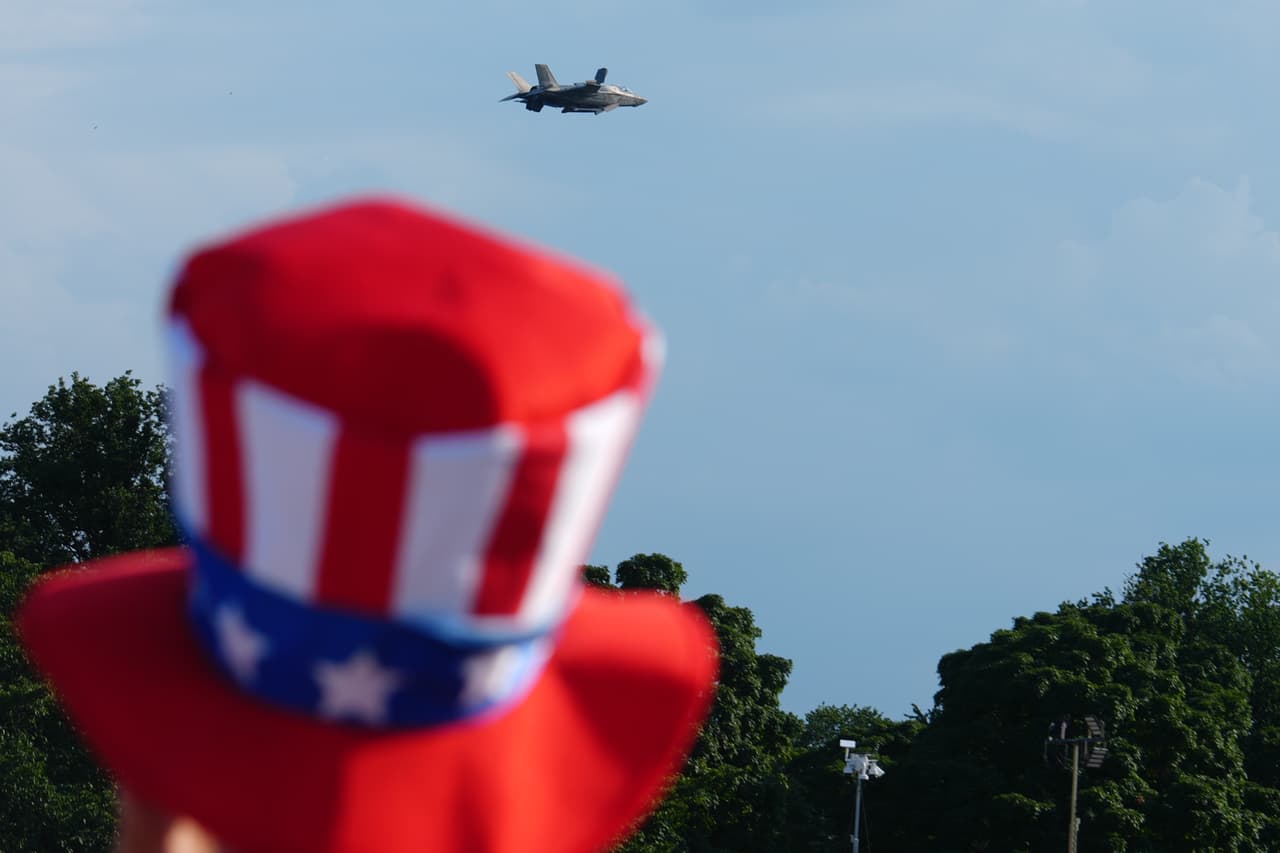 El sábado 4 de julio de 2026, en el National Mall de Washington, la gente llega al evento "Homenaje a Estados Unidos" en conmemoración del 250 aniversario de la independencia del país.
