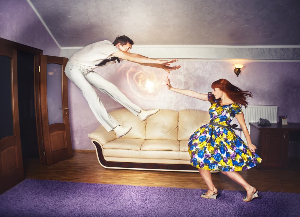 Por muy enojados que estén, nunca usen este tipo de ataques entre ustedes; es como clavar un cuchillo por la espalda a alguien que confió en ti.