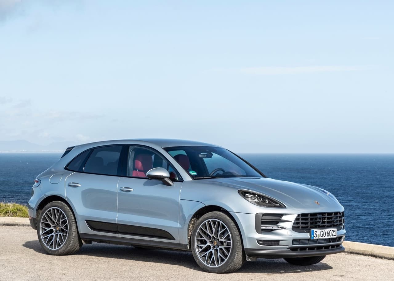 <h3 class="cms-H3-H3"><b>3. Porsche Macan</b></h3>
<br>
<br>
<b>Precio promedio de una unidad usada en noviembre 2021:</b> $51,546
<br>
<b>Diferencia en dólares comparado a noviembre 2020: </b>$5,428
<br>
<b>Diferencia porcentual comparado a noviembre 2020: </b>11.8%