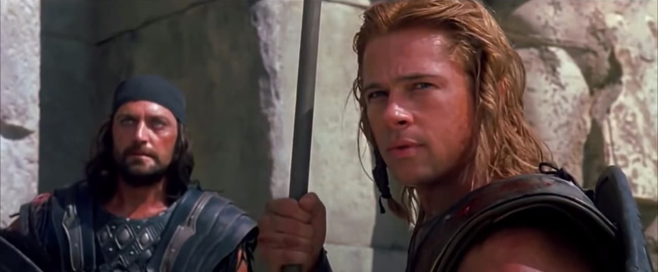 El accidente de Camilleri no fue el único accidente de 'Troya', pues Brad Pitt también se desgarró el tendón de Aquiles durante la producción.