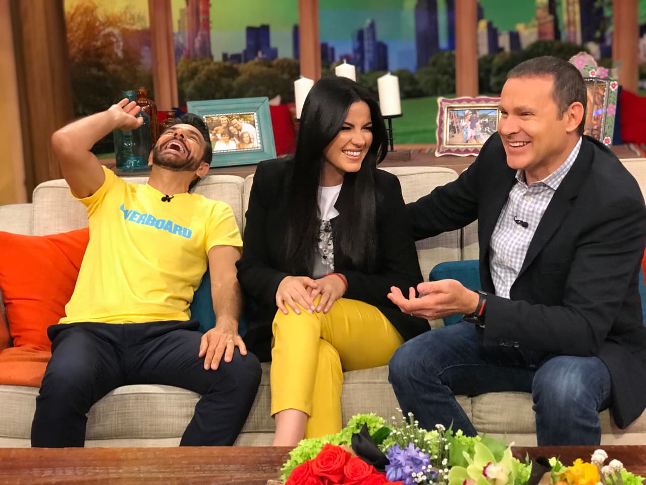 Maite no podía contener la risa con las bromas de Eugenio Derbez y Alan Tacher.