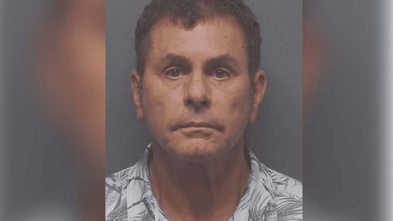 Él es James Vallee Cotter, quien fue detenido bajo el cargo de manipulación de evidencia.