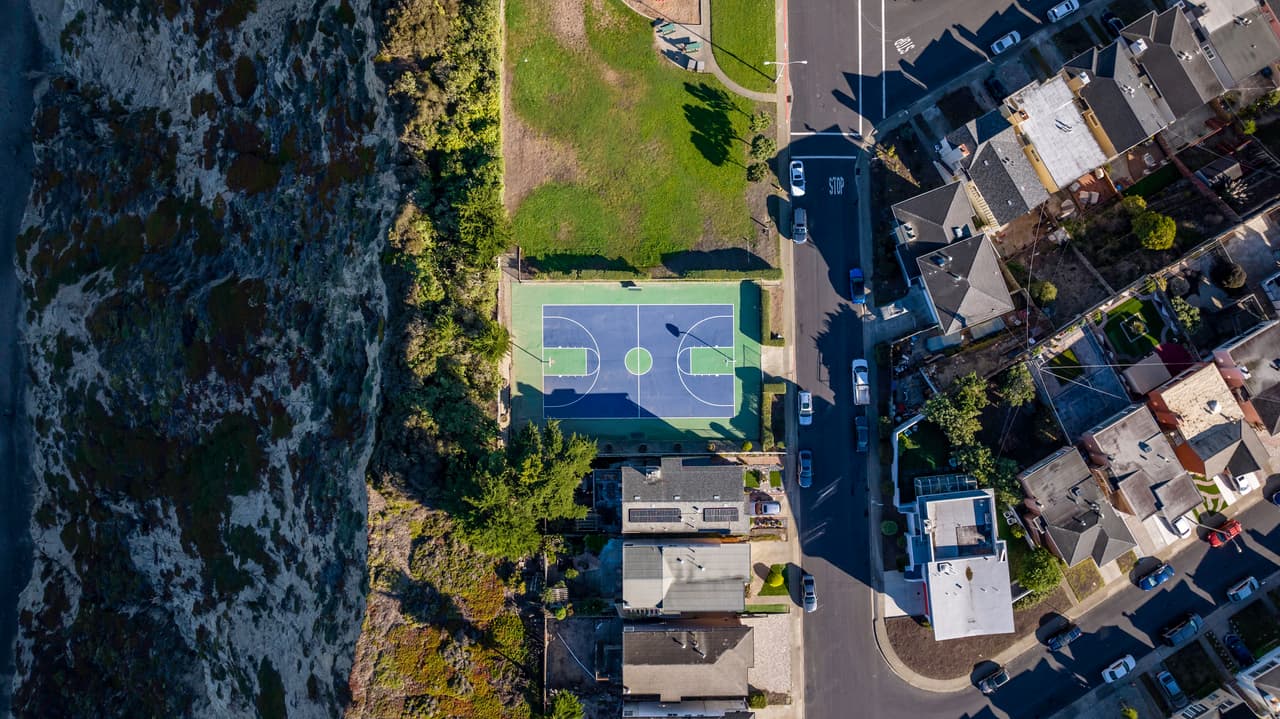 <h2 class="cms-H2-H2">5. Daly City, California</h2>
<br>
<br>💵
<b>Salario mínimo por hora a partir del 1 de enero de 2023:</b> $16.07
<br>