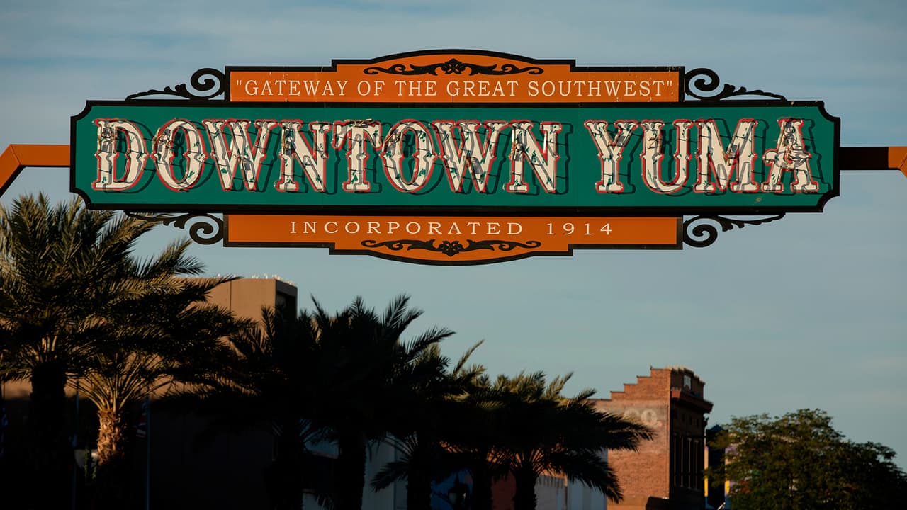 <b>1. Yuma</b>
<br>Ubicada en la zona suroeste del estado, muy cerca de la franja fronteriza, Yuma cuenta con aproximadamente 95.500 residentes, y excelentes lugares para descubrir como el Parque Histórico Estatal de la Prisión Territorial de Yuma.
<br>
<br>- Precio promedio de la vivienda: $322,450
<br>- Precio promedio de la renta: $995
<br>- Ingreso familiar promedio: $52,183