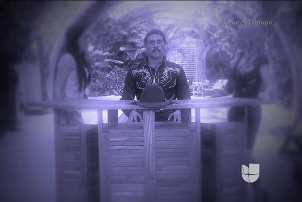 La confunsión fue tan grande que su romance con María estuvo varias veces en peligro.