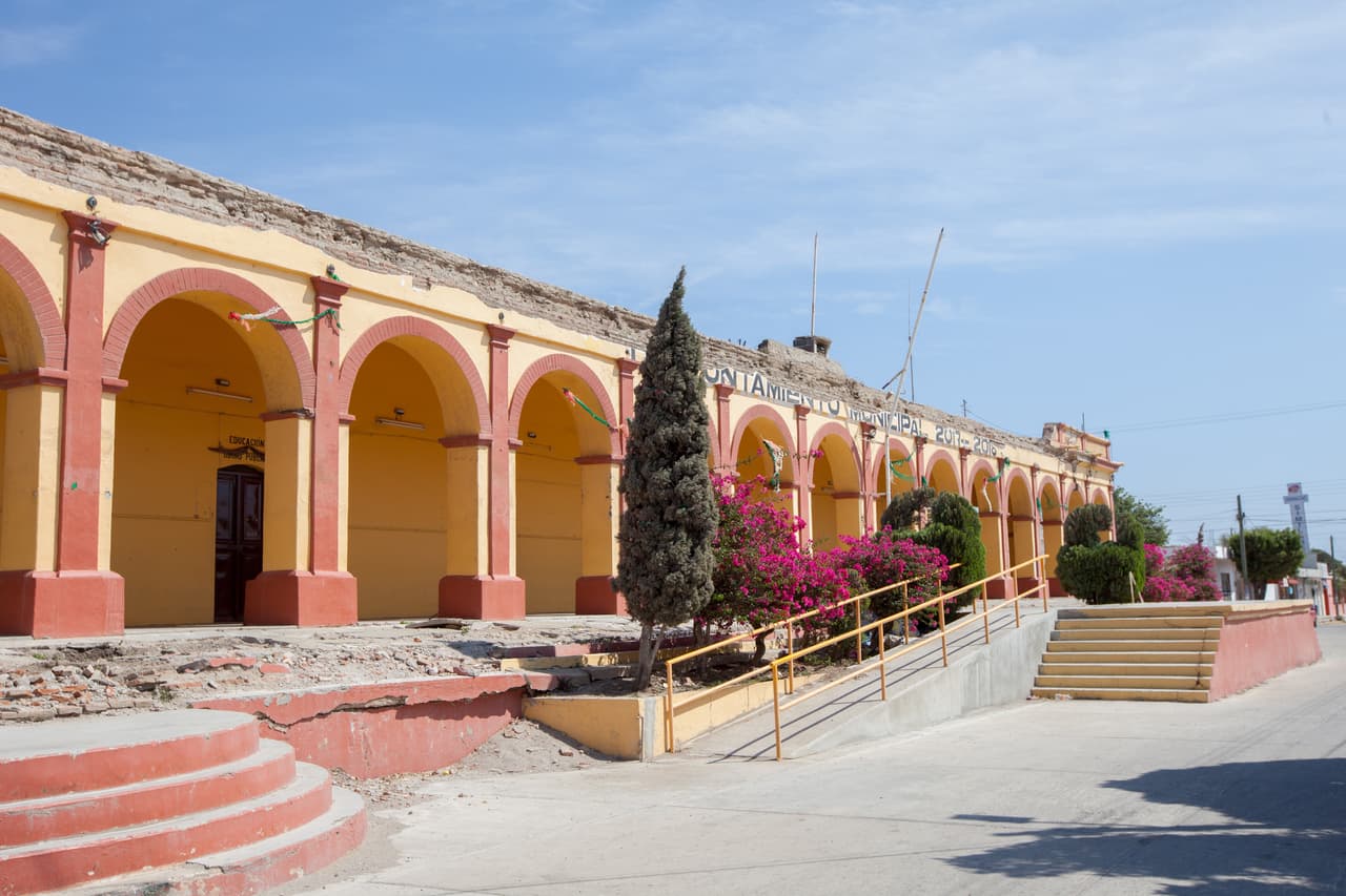 Unión Hidalgo, ubicado en el istmo de Tehuantepec, fue uno de los pueblos de Oaxaca más afectados por la sucesión de terremotos. Solo allí resultaron afectadas unas 3,000 viviendas y la mayoría de los edficios públicos.