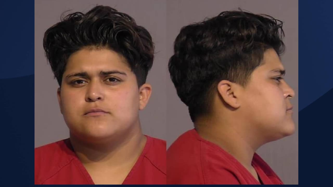 Las autoridades de Yuma indican que Aliza Ramírez-Granillo, de 18 años, fue arrestado y procesada por intento de asesinato, tiroteo desde un vehículo, entre otros cargos. 
<b>“</b>Ramírez-Granillo también fue acusado de cargos separados de agresión y abuso sexuales en
<b> referencia a un caso no relacionado</b>”, indica la Oficina del Sheriff del Condado de Yuma.