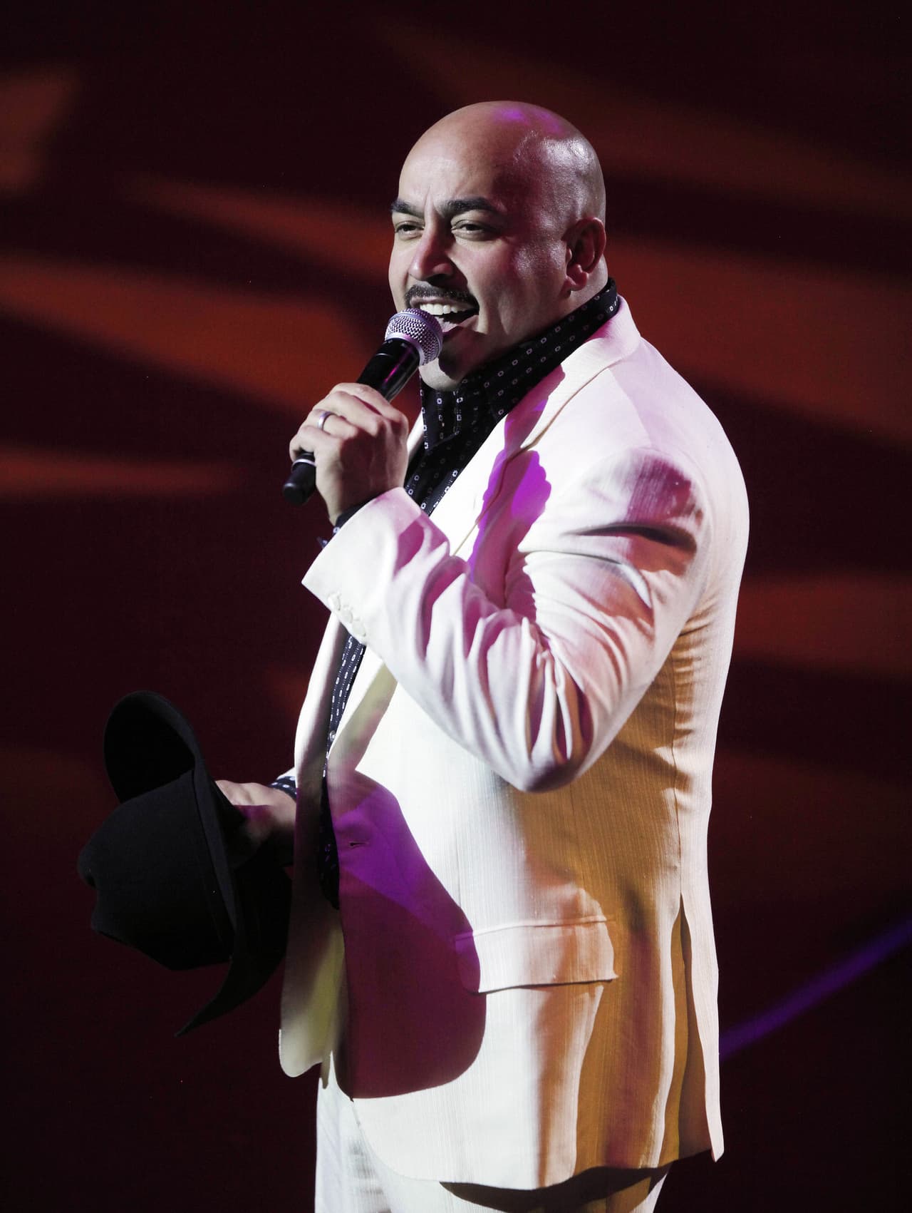 Pero el ídolo del regional mexicano sólo se encargó de ponerle voz al tema con el que Kate promoiconaría su bebida.