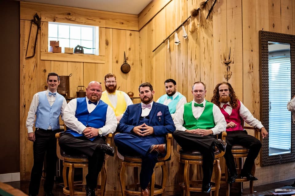 Como en todo cuento, en esta boda no solo había princesas, también asistieron siete elegantes príncipes.