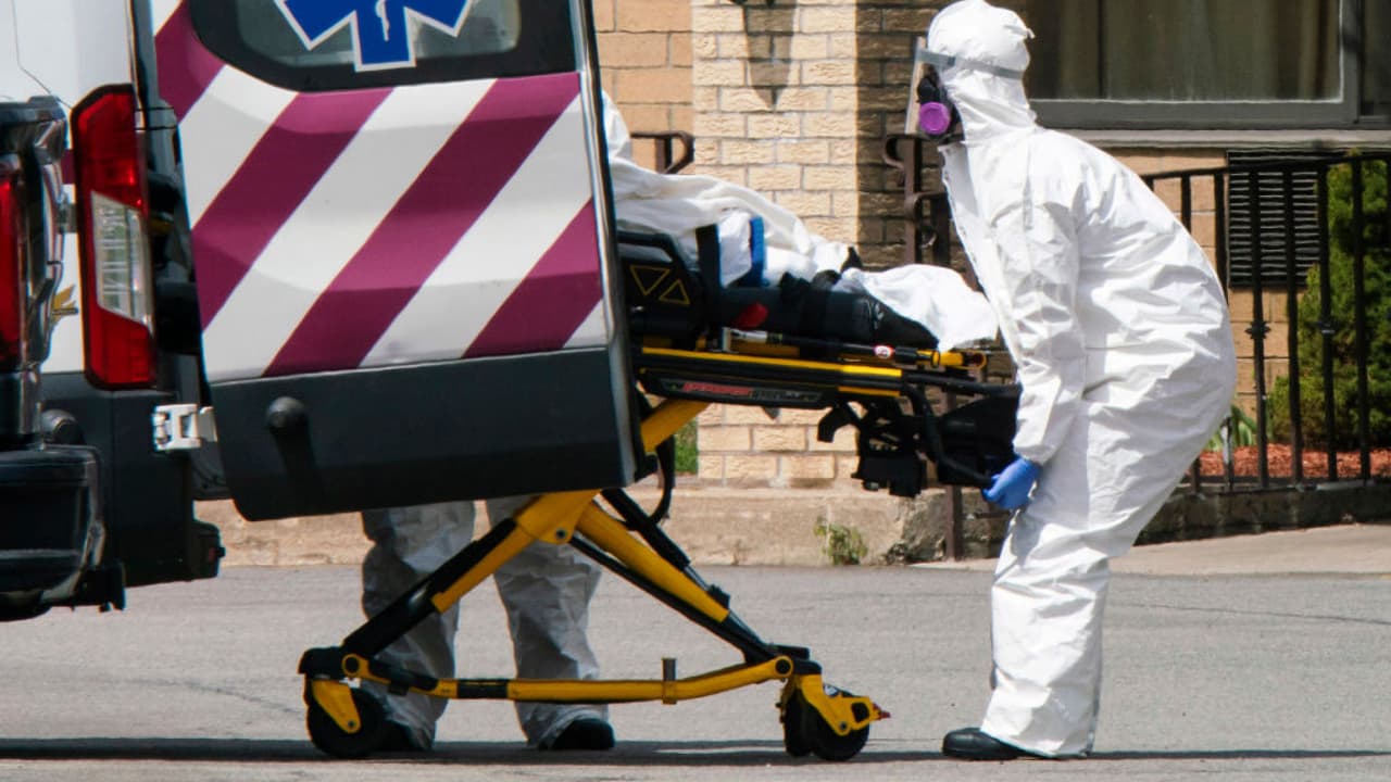 Desde que empezara la pandemia y hasta la fecha, 
<a href="https://www.dph.illinois.gov/covid19/covid19-statistics" target="_blank">Illinois</a> ha registrado más de 20,000 muertes por covid-19.