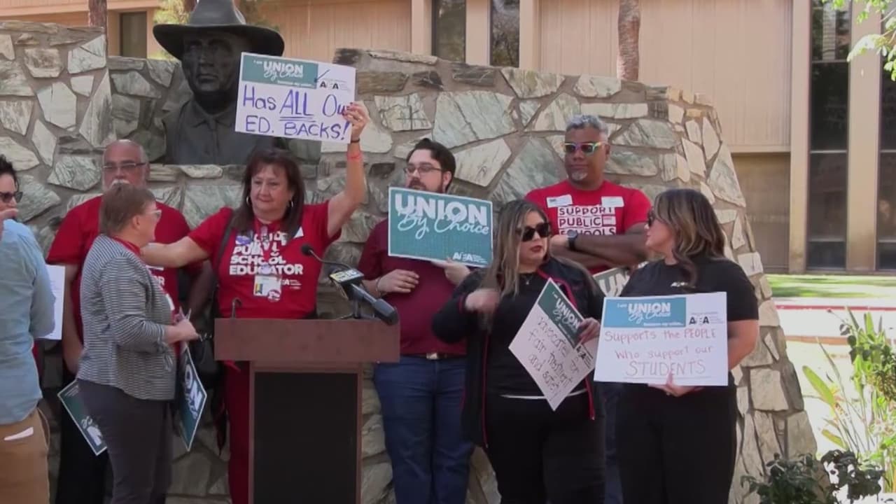 Escuelas de Arizona abordan crisis por falta de maestros y bajos salarios