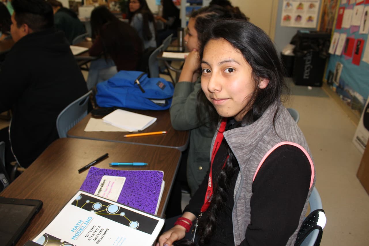 Eden Nava es una estudiante cursando su último año de secundaria en la escuela Green Design Community en el sur de Los Ángeles.