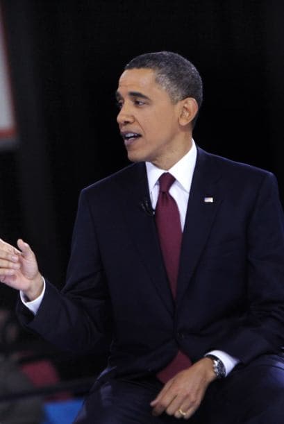 Al responder a una estudiante que no puede ir a la universidad debido a que está indocumentada, Obama invitó a contactar a sus representantes en el congreso para expresar la importancia de que aprueben el proyecto de ley Dream Act, que busca regularizar el estatus de jóvenes traídos ilegalmente a Estados Unidos por sus padres cuando eran niños.