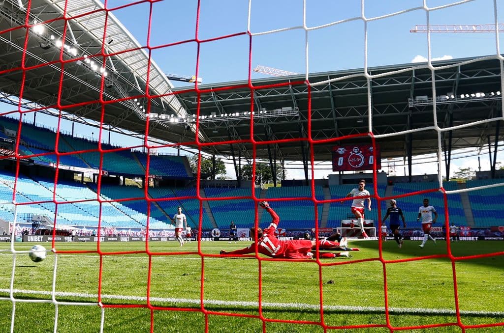 Luego de una gran triangulación, Timo werner deja Patrik Schick solo frente a Leopold Zingerle y este manda a guardar el balón en las redes para abrir el marcador.