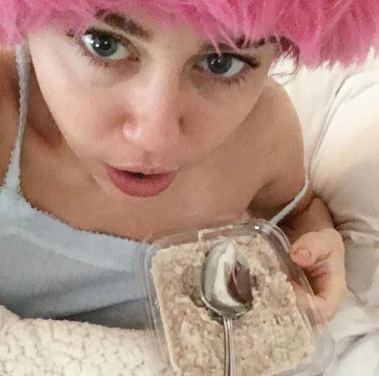 Avena, helados, pizza... Miley devora todo lo que se le ponga enfrente.