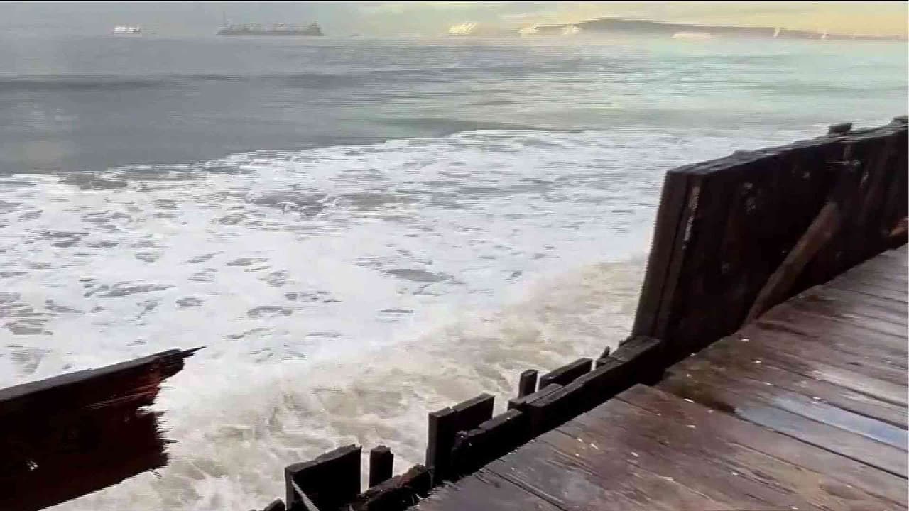 Marea alta provoca evacuaciones y daños severos en Long Beach