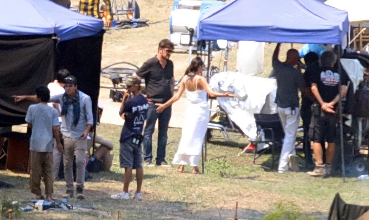 Ahora que se anunció la separación de Brad y Angelina, salieron a la luz estas imágenes de la filmación de la última cinta de Jolie.