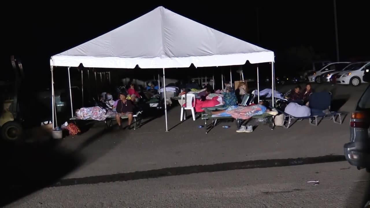 Decenas de personas llegan hasta el Oeste en busca de refugio