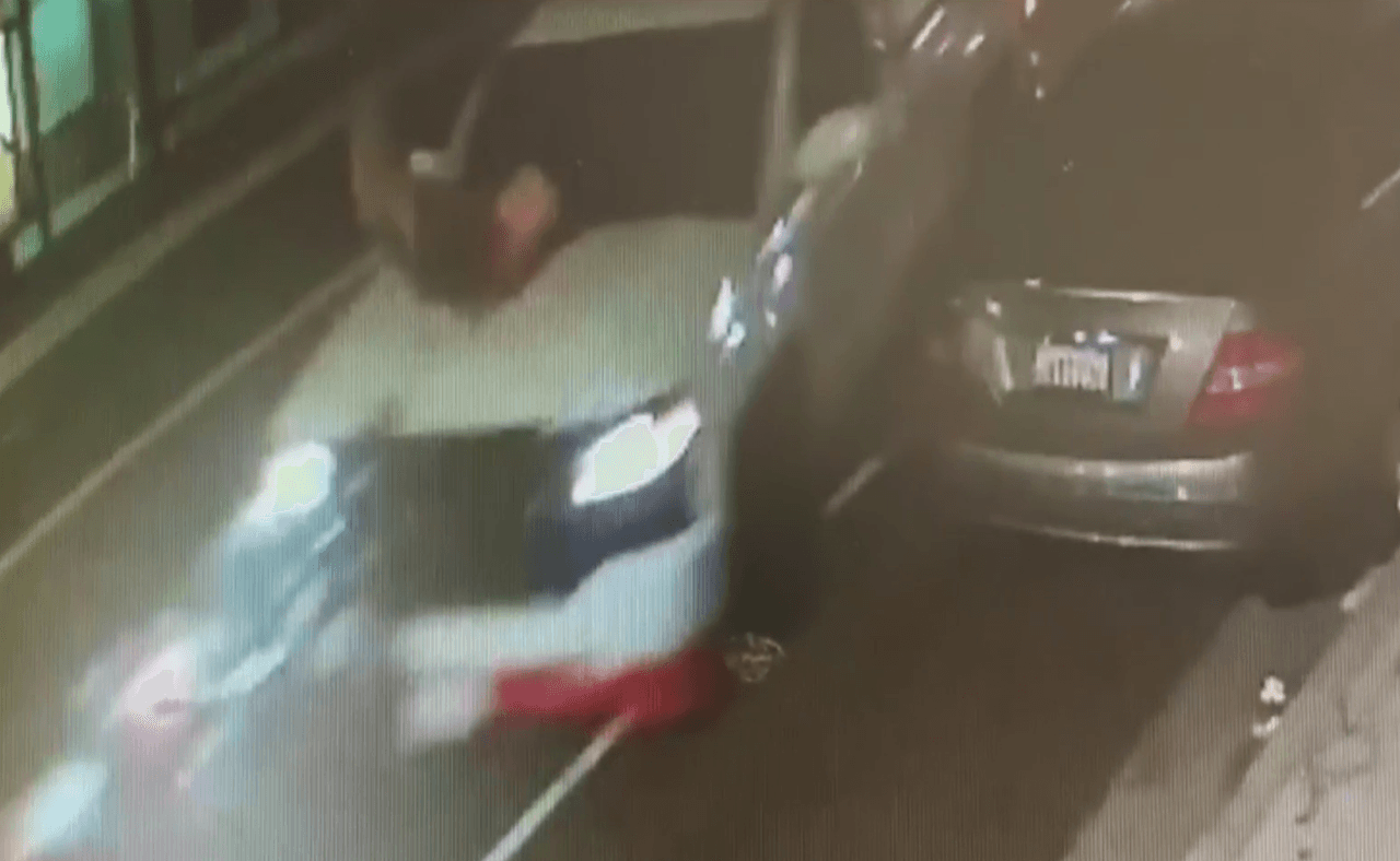 Hispano sobrevive a dramática embestida y ahora pide ayuda para encontrar al fugitivo que casi lo mata