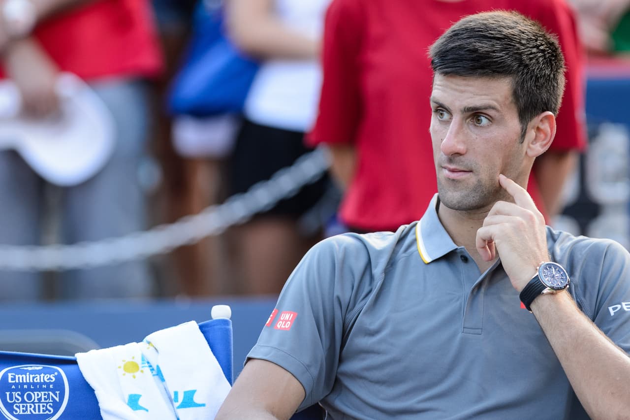 Djokovic se queja por olores raros en pleno partido